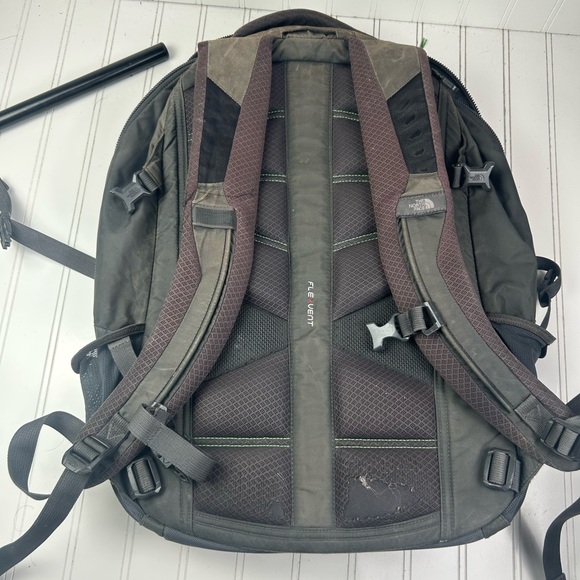 The North Face Black and Green Men's Unisex Backpack - Picture 10 of 12